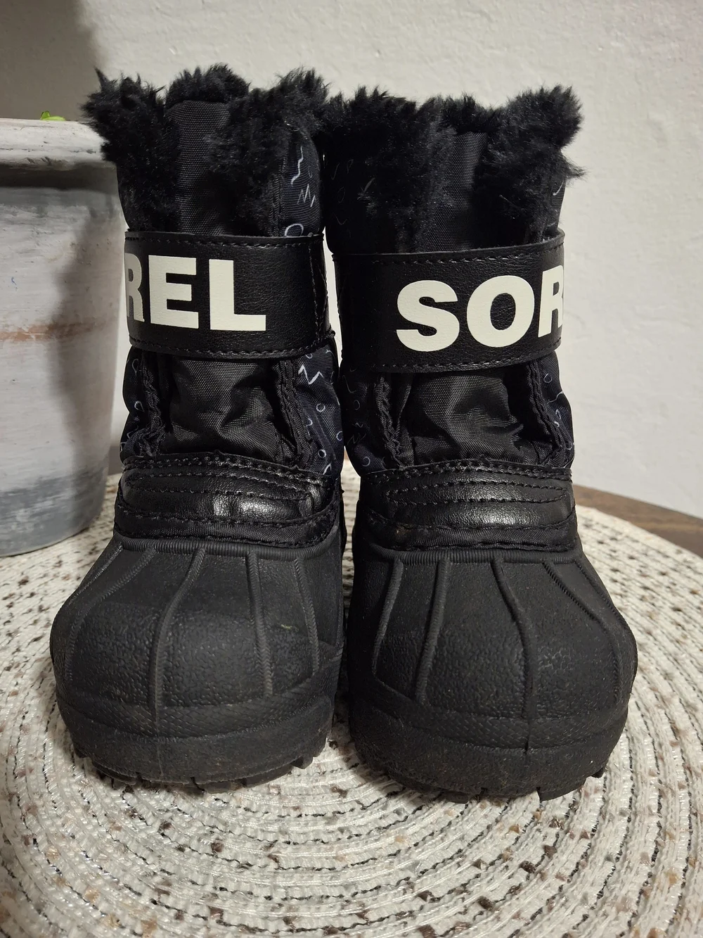 Sorel Kids' Black Winter Boots with Faux Fur Trim Size 5.